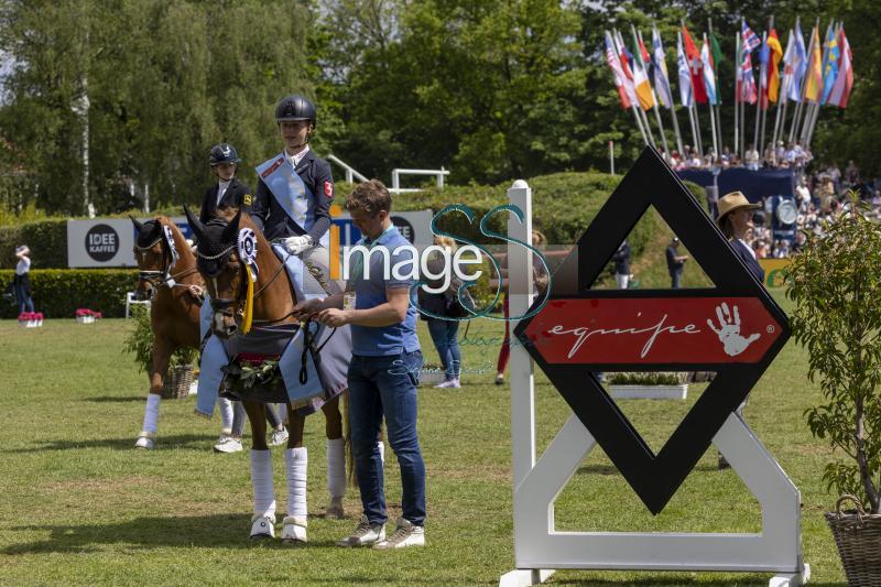 dressage PrizeGiving_Hamburg_20240512_SS350417.jpg